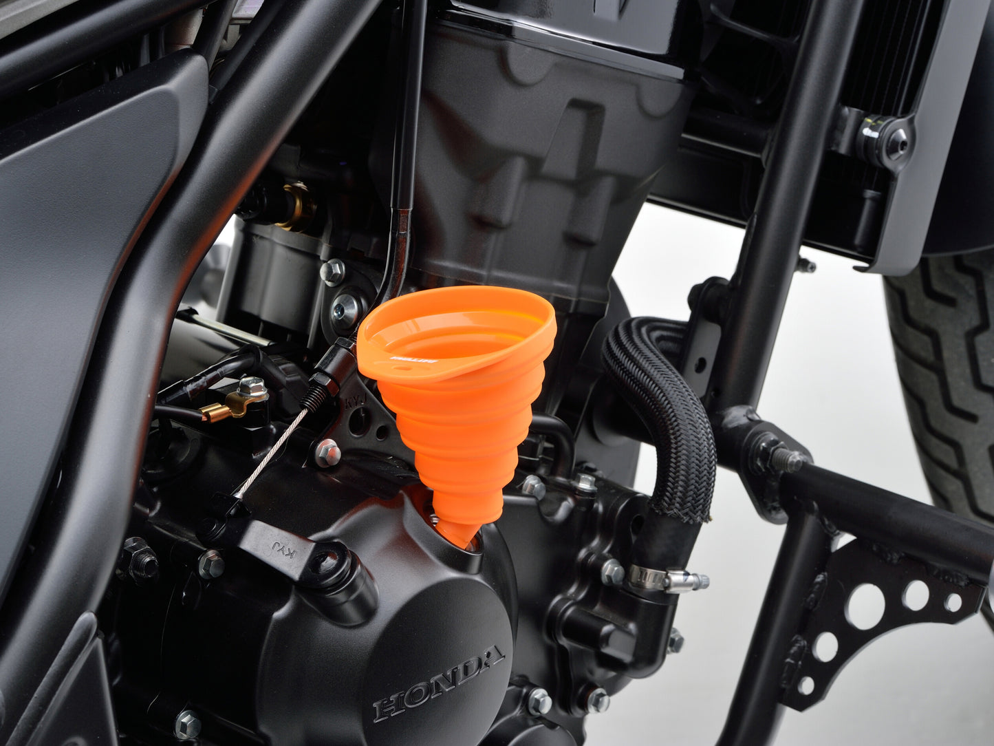 DAYTONA compact silicone funnel